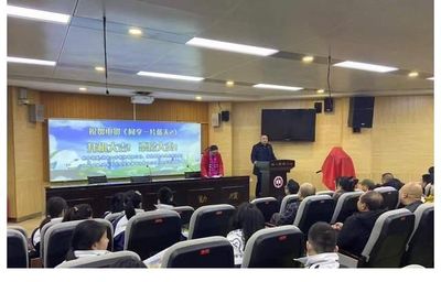 當(dāng)代商界傳媒又一力作教育公益電影《同享一片藍(lán)天2》在長沙開機(jī)